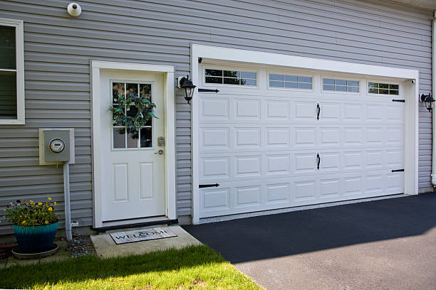24/7 Emergency Garage Door Panel Replacement experts in Wilton Manors, FL